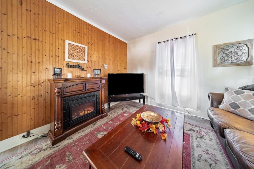 Cottage In The Falls, 2 B, 2 Bath, Fireplace Cuyahoga Falls Exterior photo